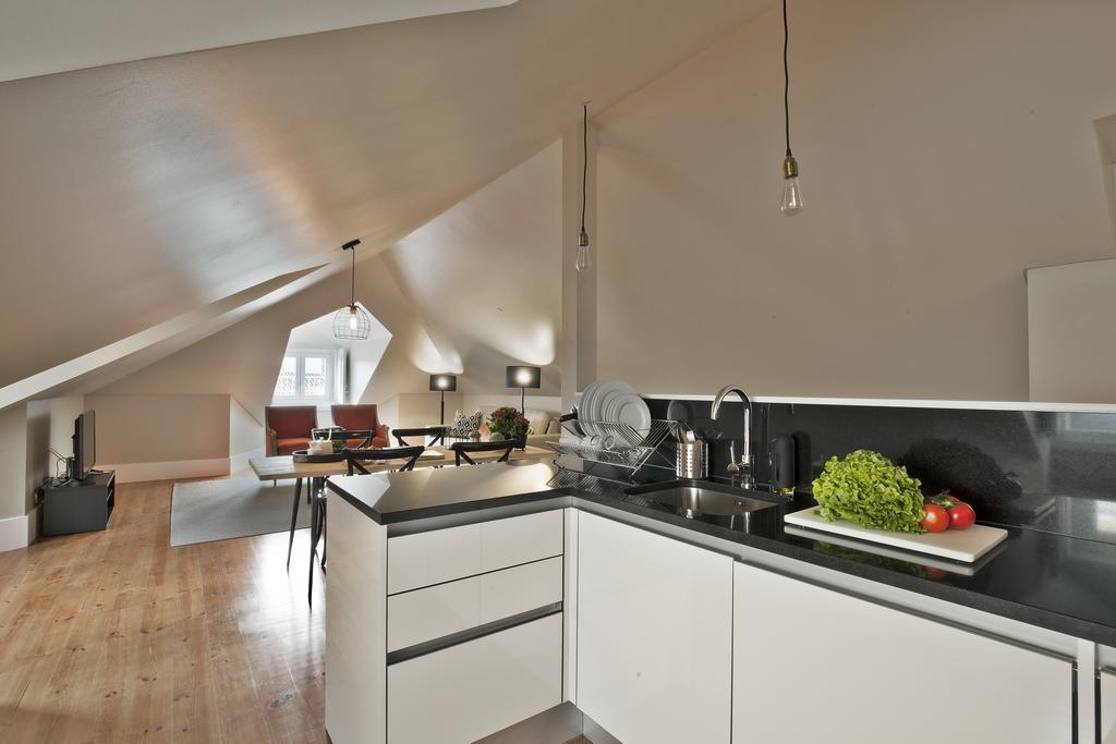 Lisbon Five Stars Apartments Bica Bagian luar foto