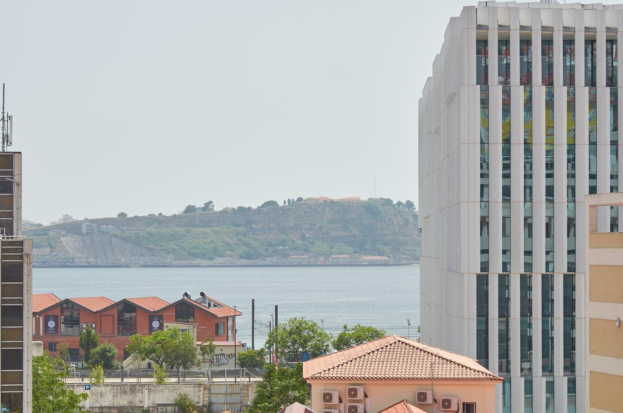 Lisbon Five Stars Apartments Bica Bagian luar foto