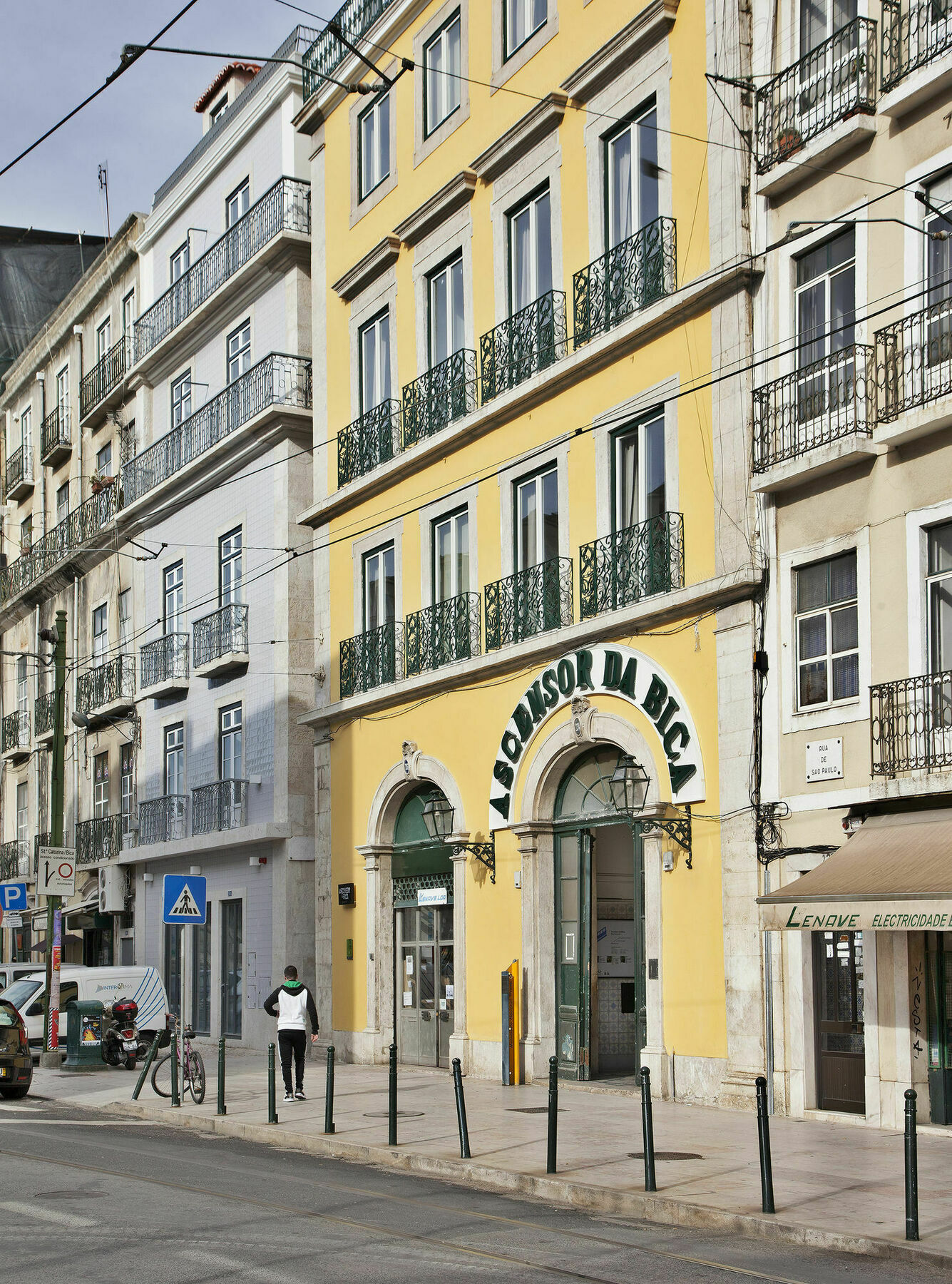Lisbon Five Stars Apartments Bica Bagian luar foto
